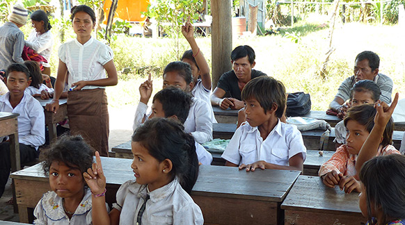 Amener l’école aux enfants oubliés du Cambodge